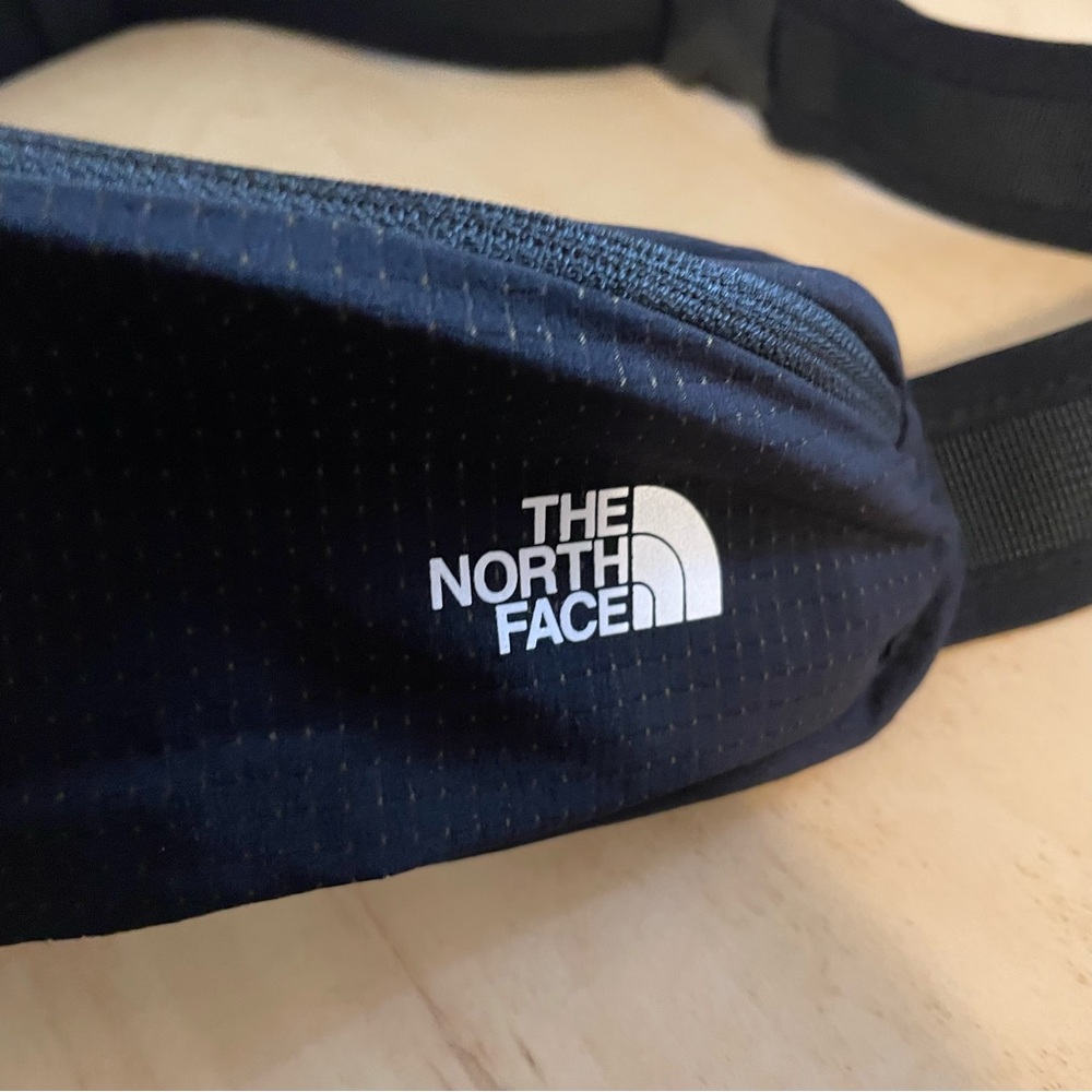 North Face Running Belt - Picture 2 of 4
